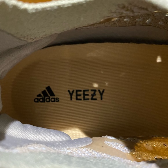 Yeezys boost 380 - Picture 7 of 8